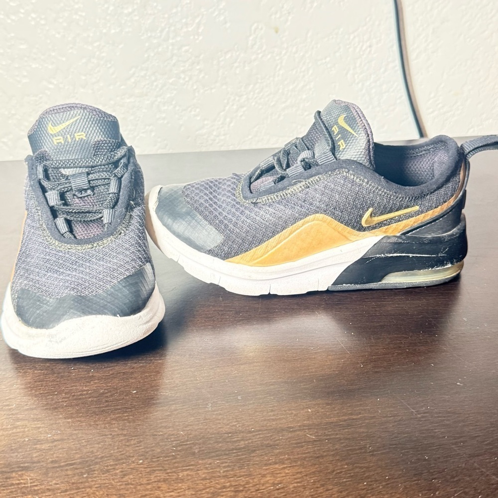 Air Max Motion 2 TDE 'Black Metallic Gold'